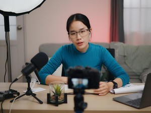 Video: Kemkomdigi Kaji Aturan Sertikasi Influencer Seperti di China