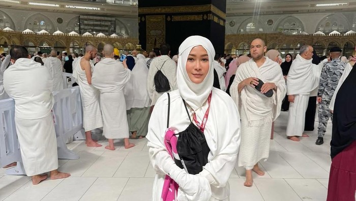 Inul Daratista umrah.