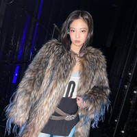 Jennie BLACKPINK mengadakan konser solo pertamanya di Los Angeles, Amerika Serikat. Dalam foto dan video yang viral, penampilan seksi Jennie jadi sorotan.Foto: Instagram @jennierubyjane