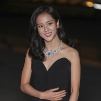 Digelar di bawah kemegahan Pyramid du Louvre, acara dihadiri 300 tamu eksklusif dari dunia mode, hiburan, hingga filantropi. Cartier juga memperkenalkan koleksi perhiasan Nature Sauvage High Jewelry yang menampilkan desain mewah dan penuh detail. Foto: Scott A Garfitt/Invision/AP/Scott A Garfitt