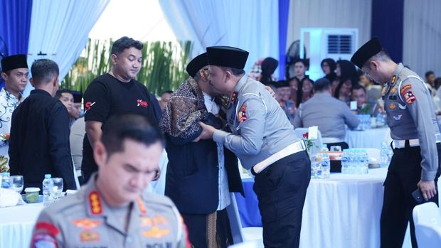 Kakorlantas Polri Irjen Agus Suryo Nugroho mengajak jajarannya untuk menjaga kekompakan agar berbagai tugas, khususnya Operasi Ketupat 2025 berjalan baik. (dok Korlantas Polri)