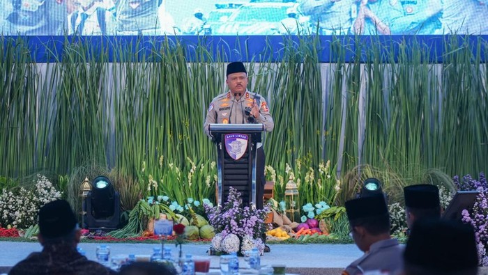 Kakorlantas Polri Irjen Agus Suryo Nugroho mengajak jajarannya untuk menjaga kekompakan agar berbagai tugas, khususnya Operasi Ketupat 2025 berjalan baik. (dok Korlantas Polri)