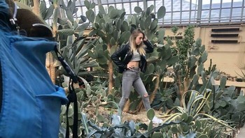 Perempuan ini menginjak-injak tanaman di Konservatori untuk foto Instagram, meskipun staf berulang kali memintanya untuk berhenti. Foto: Rainy_Day_May via Bored Panda