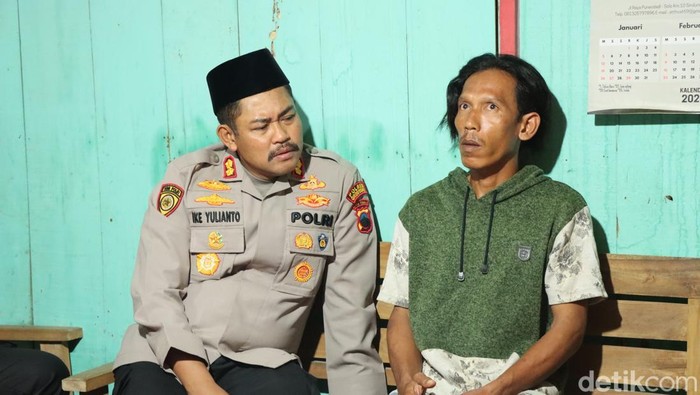 Kapolres Grobogan AKBP Ike Yulianto saat berbincang dengan Kusyanto. Foto diunggah Senin (10/3/2025).
