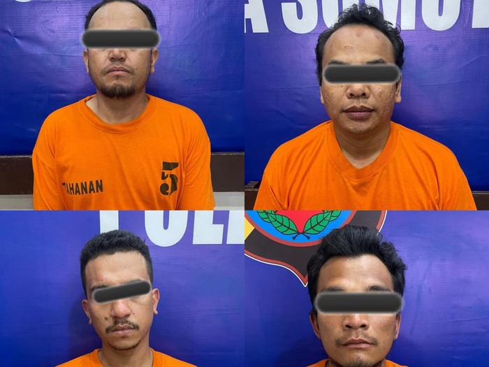 Keempat pelaku saat diamankan di kantor polisi.