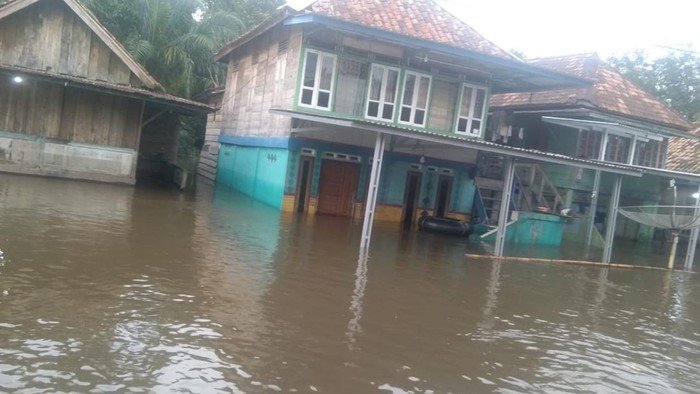 Kondisi banjir di Desa Lubuk Pandan, Musi Rawas