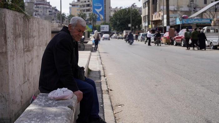 Members of the Syrian security forces secure an area, after hundreds were killed in some of the deadliest violence in 13 years of civil war, pitting loyalists of deposed President Bashar al-Assad against the country's new Islamist rulers in Latakia, Syria March 9, 2025. REUTERS/Karam al-Masri