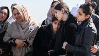 Berdasarkan laporan lembaga Pemantau perang Syrian Observatory for Human Rights, sebanyak 745 warga sipil tewas di provinsi Latakia dan Tartus. Pertempuran itu juga telah menewaskan 125 anggota pasukan keamanan dan 148 pejuang pro-Assad, menurut Observatory, sehingga jumlah korban tewas secara keseluruhan menjadi 1.018. 