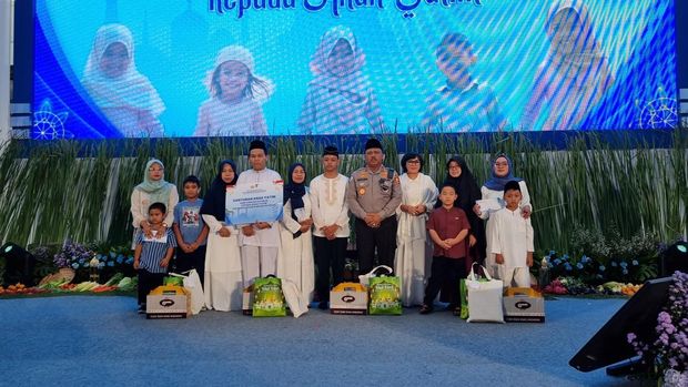 Korlantas Polri menggelar buka puasa bersama dengan keluarga besarnya. Kakorlantas Polri Irjen Agus Suryo Nugroho mengingatkan anggota untuk tidak berkonflik. (Taufiq S/detikcom)