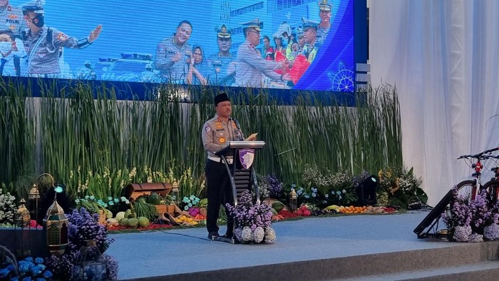 Korlantas Polri menggelar buka puasa bersama dengan keluarga besarnya. Kakorlantas Polri Irjen Agus Suryo Nugroho mengingatkan anggota untuk tidak berkonflik. (Taufiq S/detikcom)