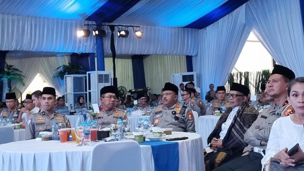 Korlantas Polri menggelar buka puasa bersama dengan keluarga besarnya. Kakorlantas Polri Irjen Agus Suryo Nugroho mengingatkan anggota untuk tidak berkonflik. (Taufiq S/detikcom)