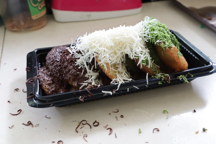 Kue cucur bertopping di Ponorogo