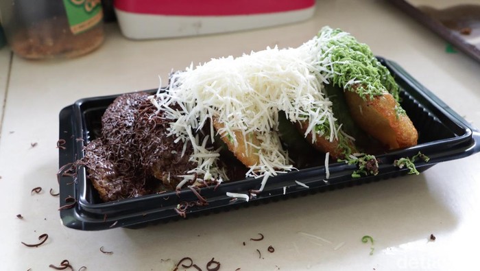 Kue cucur bertopping di Ponorogo