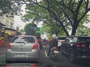 Lalin Kendaraan di Jalan Juanda Arah Margonda Depok Macet Pagi Ini
