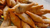 Sang Molen di Depok menawarkan harga Rp 2.000 per 3 pcs molennya. Molennya renyah, kulitnya manis dan isian pisangnya dicampur cokelat. Foto: Google Review