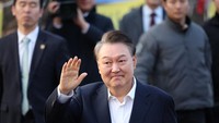Dalam argumennya, tim pengacara Yoon menyebut penahanan kliennya tidak sah karena jaksa penuntut menunggu terlalu lama untuk mendakwanya.