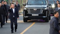 Yoon bebas dari penjara setelah pengadilan Korea Selatan membatalkan surat perintah penangkapan terhadapnya. Putusan pengadilan ini memungkinkan pembebasan Yoon dari tahanan.