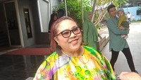 Nunung mengaku gak merasakan perubahan usai benda yang disebut susuk sudah dimasukkan. Kayaknya mah gak ada perubahan sih, sama saja. Lha aku tetap kerja mati-matian juga kok, terangnya. Foto: Ahsan/detikHOT