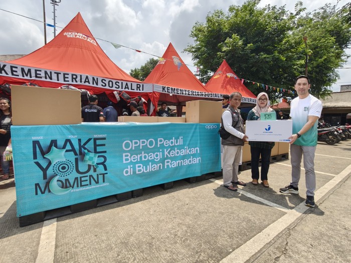 OPPO Berbagi 3.000 Paket Makanan Buka Puasa untuk Korban Banjir Bekasi