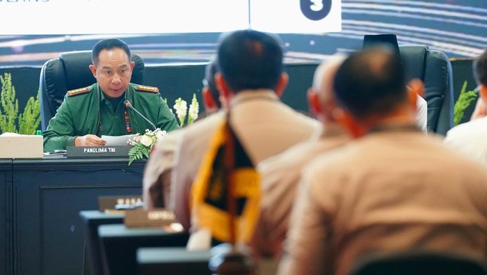 Panglima TNI Jenderal Agus Subiyanto mengatakan TNI menyiagakan 66.714 personel dari tiga matra untuk pengamanan Idul Fitri 2025. (dok Puspen TNI)