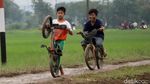 Banjir di Sapan Bandung, Pemotor Ramai-ramai Akses Jalan Persawahan