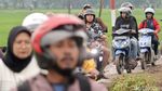 Banjir di Sapan Bandung, Pemotor Ramai-ramai Akses Jalan Persawahan