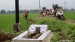 Banjir di Sapan Bandung, Pemotor Ramai-ramai Akses Jalan Persawahan