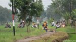 Banjir di Sapan Bandung, Pemotor Ramai-ramai Akses Jalan Persawahan