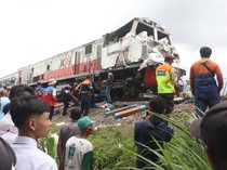Kondisi KA Kertanegara Usai Tabrak Truk di Kediri