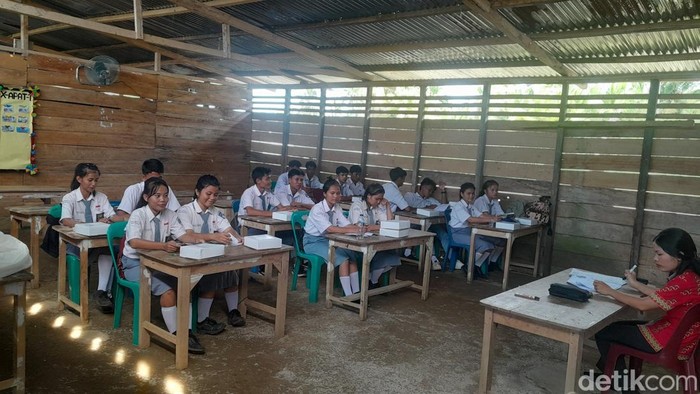 Kondisi SMK Negeri 1 Gido di Kabupaten Nias yang kondisinya cukup memprihatinkan