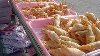 Beli pisang molen di Sabar Subur Molen & Onde Mini yang ada di Bekasi dijamin puas. Beli seharga Rp 5.000 sudah bisa dapat 12 pcs. Foto: Google Review