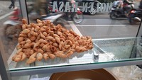 Molen Mini Mas Anas yang buka di Depan Gedung PKMI, Senen, Jakarta Pusat ini tak pernah sepi pelanggan. Molen mininya renyah dan manis legit. Foto: Google Review