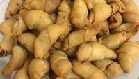 Dengan merogoh kocek senilai Rp 4.000 kamu sudah bisa dapat 10 pcs molen mini di gerobak Molen Onde-onde Small di kawasan Senen, Jakarta Pusat. Foto: Google Review