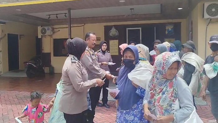 polsek waru berbagi ke anak jalanan