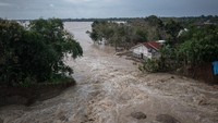 Selain itu juga adanya kiriman air dari hulu Sungai Lusi, Sungai Glugu dan Sungai Tuntang yang mengakibatkan air meluap hingga menyebabkan dua titik tanggul sungai jebol di Sungai Tuntang dan Sungai Kliteh. 