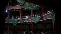 Umat muslim menghadiri acara buka puasa bersama yang digelar oleh Ramadan Tent Project. 