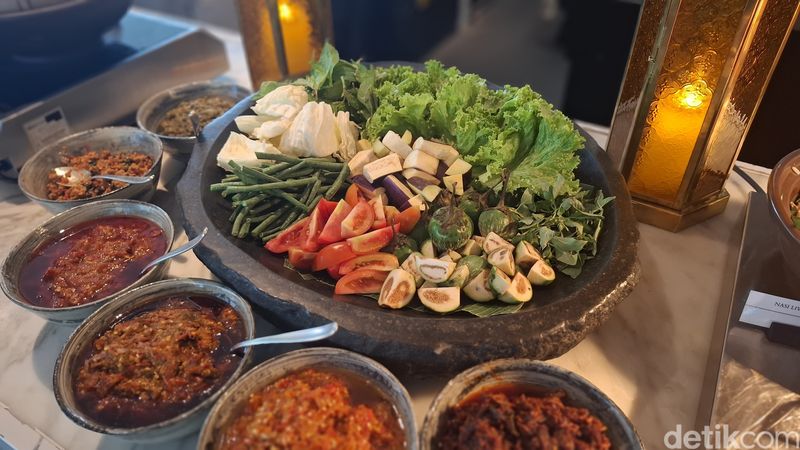 Buka Puasa dengan Karedok hingga Nasi Biryani di Dining Room Mewah