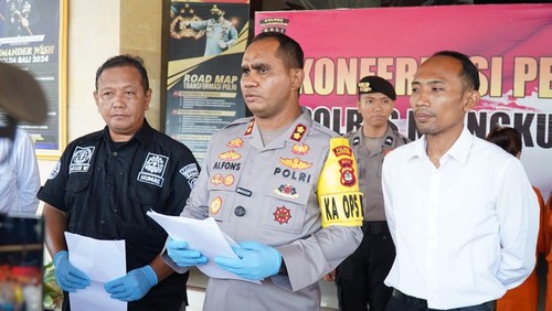 Rilis kasus penganiayaan remaja oleh geng perempuan di Polres Klungkung, Senin (10/3/2025).