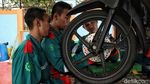 Saat Siswa Istimewa Ikut Pelatihan Kerja Servis Sepeda Motor