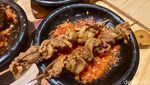 Maknyus! Iga Bakar Sambal Bawang dan Lidah Sapi Kecombrang di Blok A