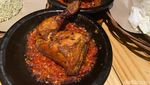 Maknyus! Iga Bakar Sambal Bawang dan Lidah Sapi Kecombrang di Blok A
