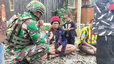 Satgas Yonif 715/Mtl Cek Kesehatan ke Rumah-rumah Warga Papua