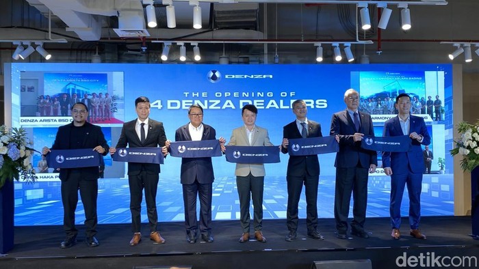 Seremoni pembukaan dealer Denza di Indonesia