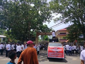 CPPPK di Dompu Demo Tolak Tunda Pengangkatan, Guru Honorer Menangis