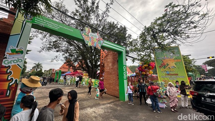 Taman Krida Budaya Jawa Timur yang dijadikan tempat buka bersama.