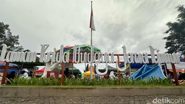 Taman Krida Budaya Jawa Timur yang dijadikan tempat buka bersama.
