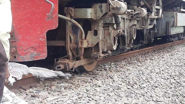 truk tertabrak KA Kertanegara di Kediri