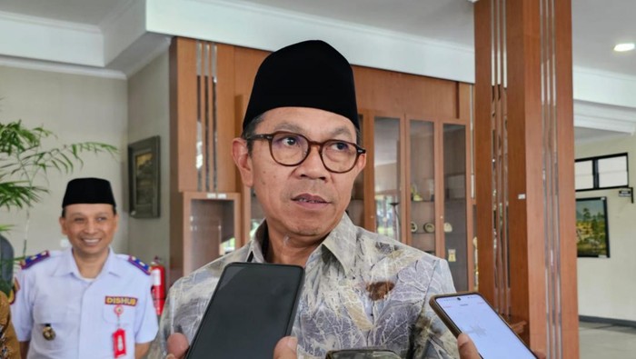 Wali Kota Batu Nurochman