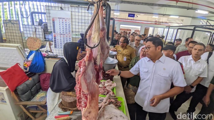 Wamentan Sudaryono sidak ke Pasar Johar Semarang, Senin (10/3/2025).