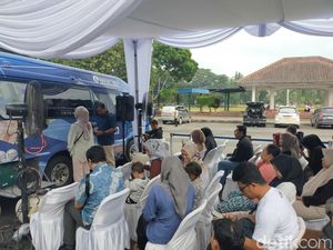 Cerita Warga Tangerang Rela Tempuh 2 Jam untuk War Tukar Uang di Lebak